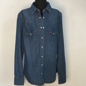 LEVIS top with ivory color snaps and pockets great condition size S/P